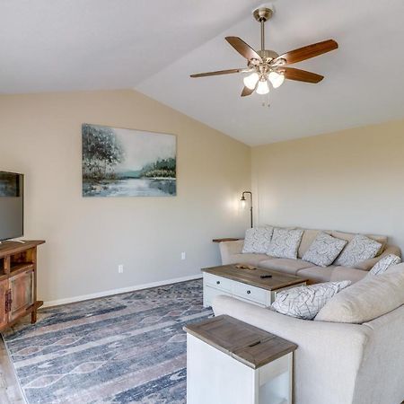 Charming Edgemont Home With Deck And Lake Views! Fairfield Bay Exteriér fotografie