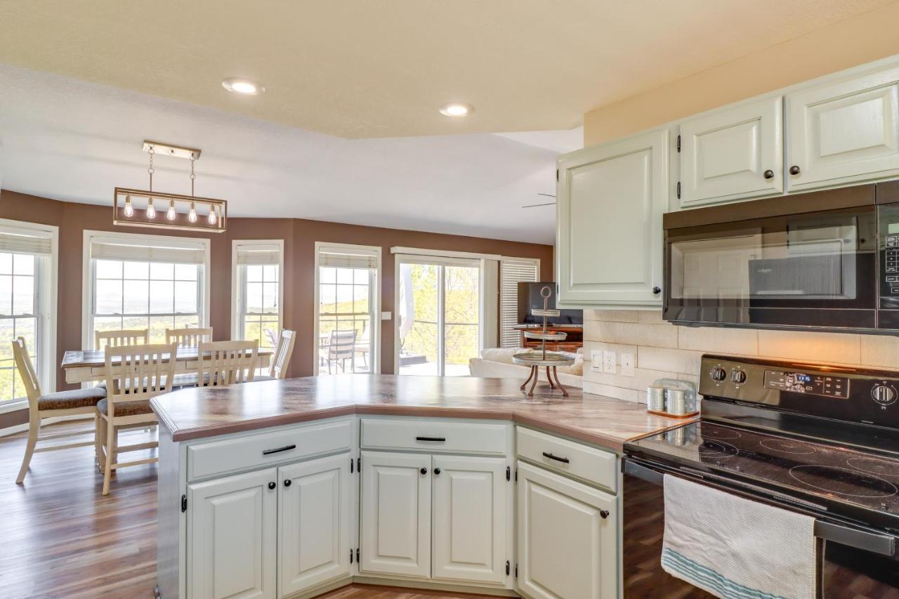Charming Edgemont Home With Deck And Lake Views! Fairfield Bay Exteriér fotografie