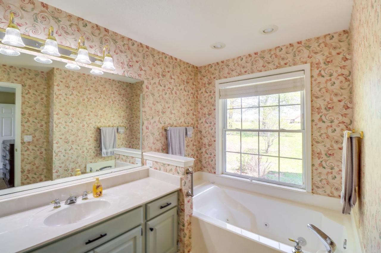 Charming Edgemont Home With Deck And Lake Views! Fairfield Bay Exteriér fotografie